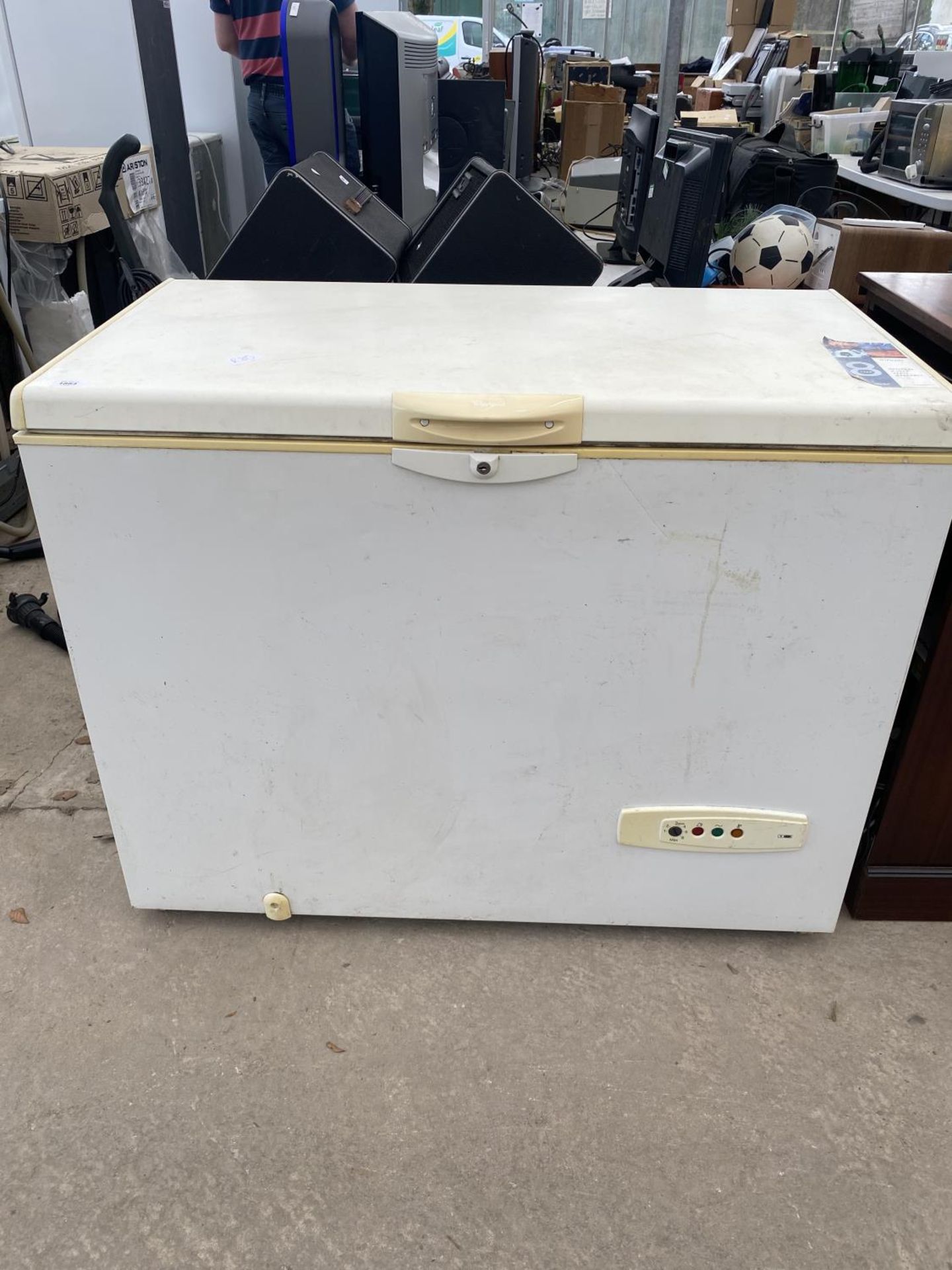 A WHITE (4FT APPROX) INFINITI CHEST FREEZER BELIEVED IN WORKING ORDER BUT NO WARRANTY