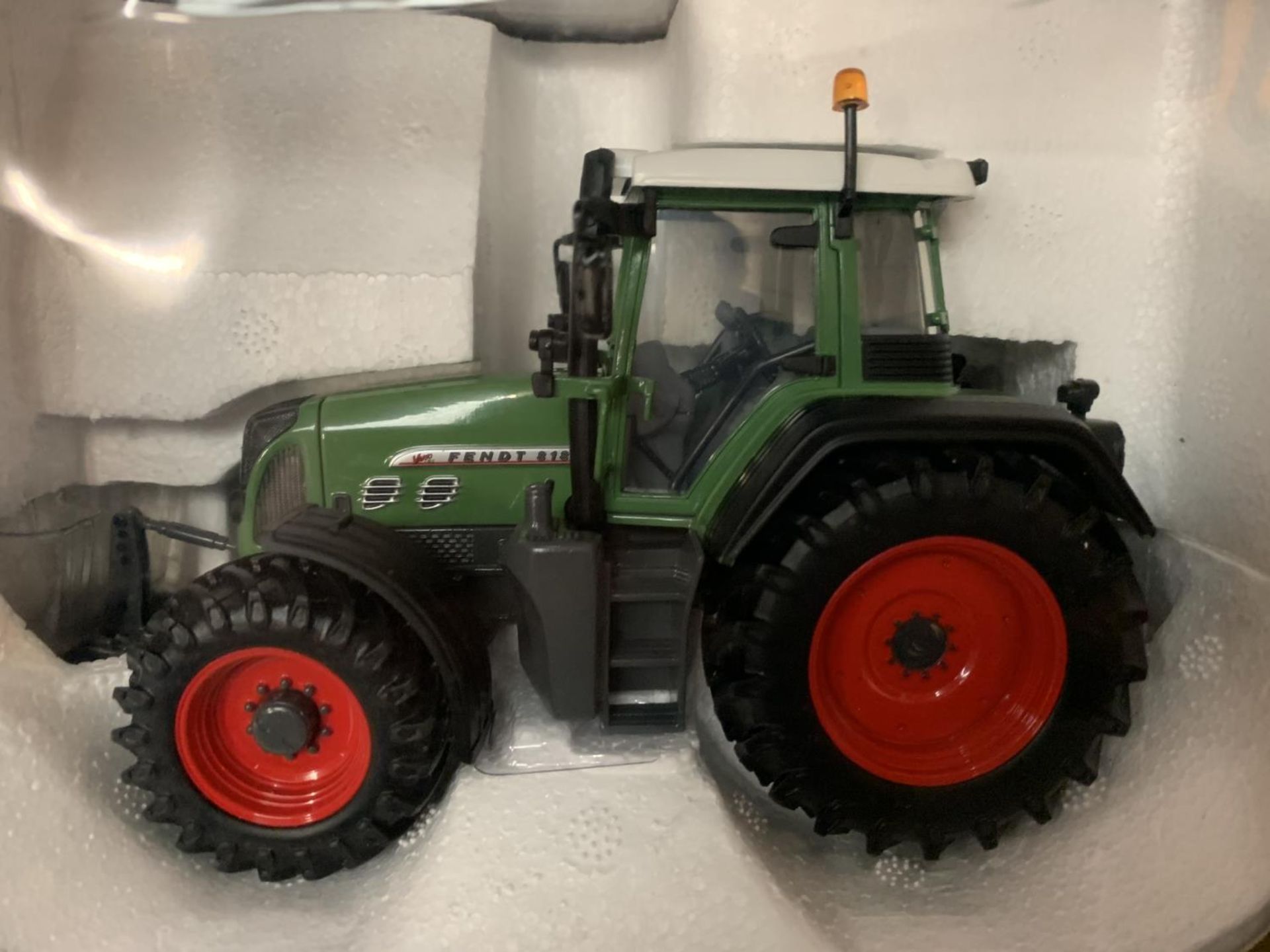 A BOXED UNIVERSAL HOBBIES FENDT 818 VARIO TRACTOR - Image 2 of 3