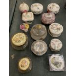 TWELVE CERAMIC AND GLASS TRINKET BOXES TO INCLUDE A PAIR OF MINTON 'HADDON GROVE' EXAMPLES AND AN '