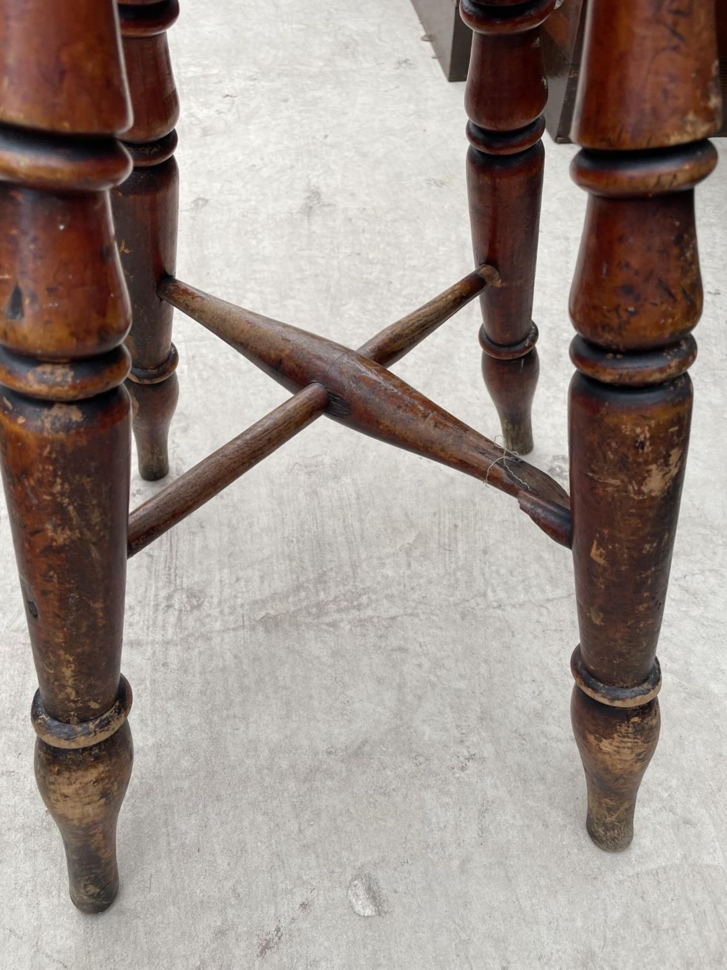A VICTORIAN ROUND STOOL ON FOUR TURNED LEGS - Image 3 of 4
