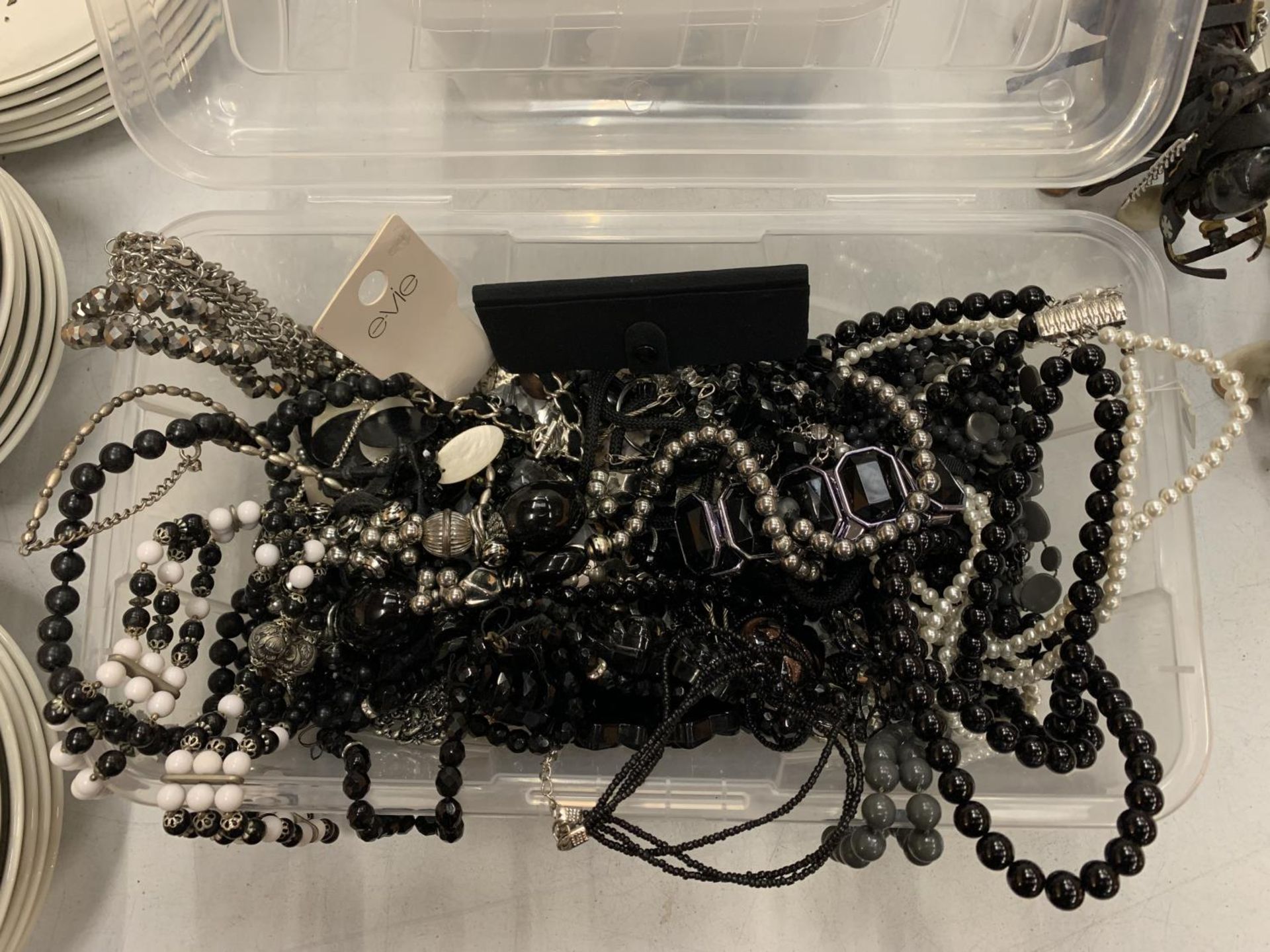 A CONTAINER OF COSTUME JEWELLERY TO INCLUDE MAINLY NECKLACES