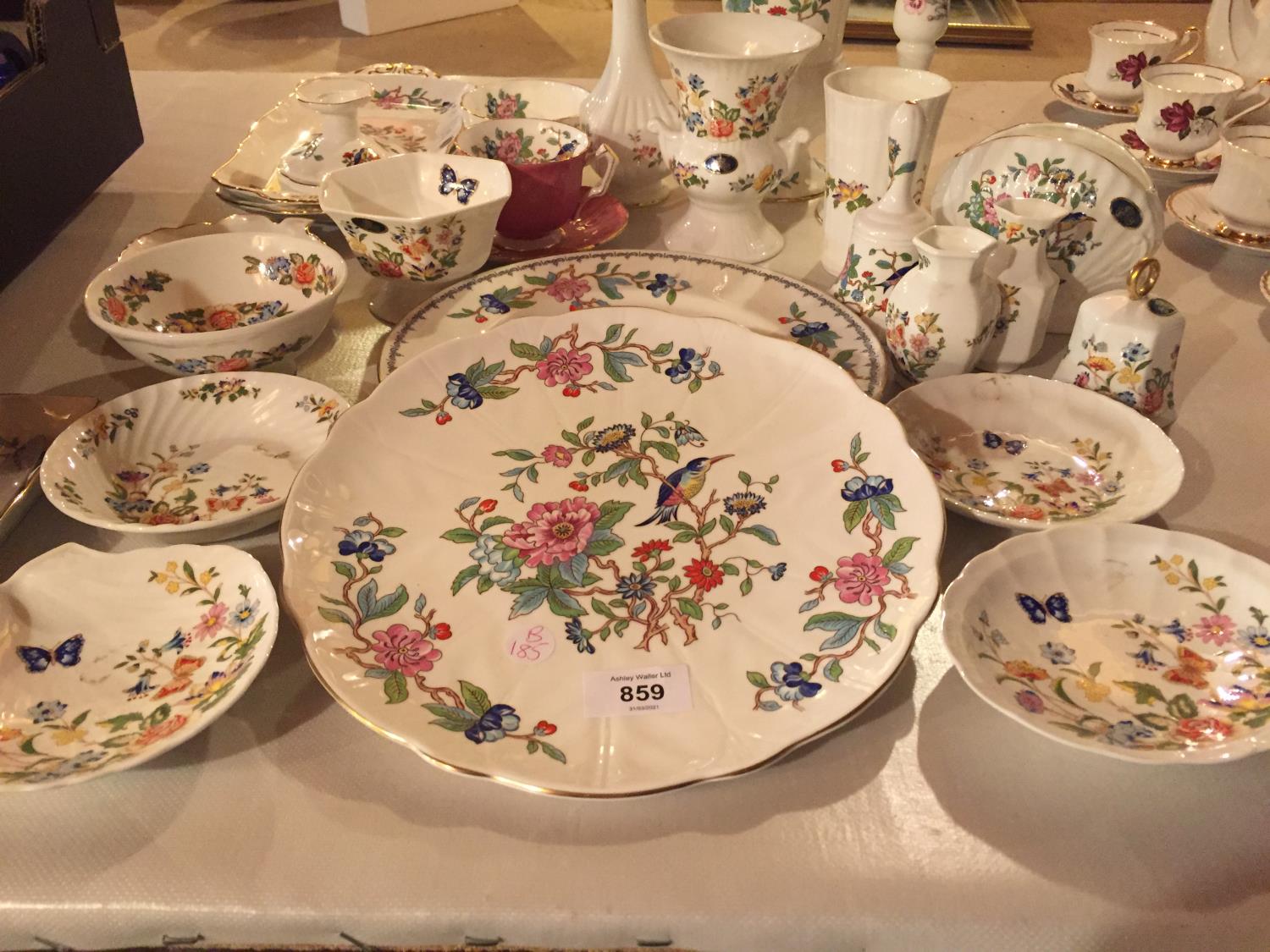 A LARGE COLLECTION OF AYNSLEY CHINA IN THE COTTAGE GARDEN DESIGN - Bild 2 aus 3