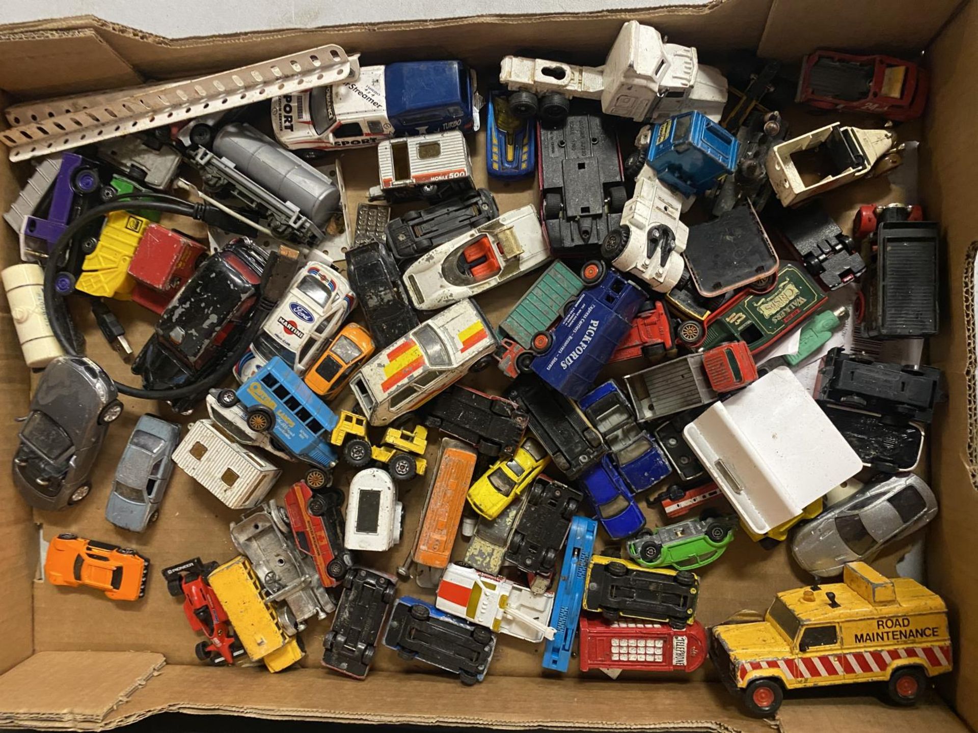 A COLLECTION OF VARIOUS DIE CAST VEHICLES TO INCLUDE MAINLY MATCHBOX