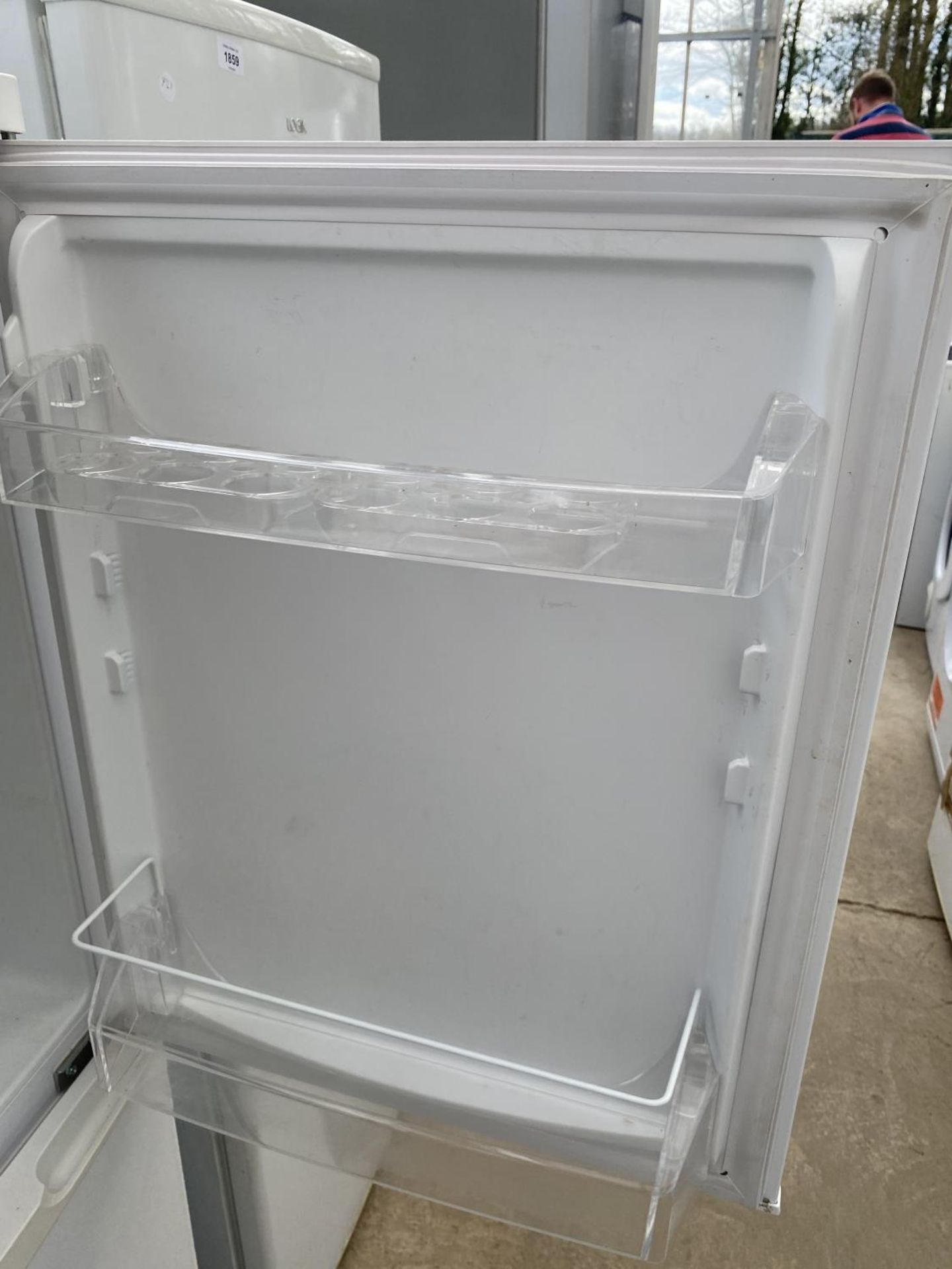 A WHITE FRIGIDAIRE UPRIGHT FRIDGE FREEZER BELIEVED IN WORKING ORDER BUT NO WARRANTY - Image 4 of 5