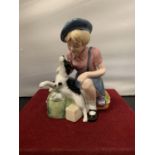 A ROYAL DOULTON FIGURINE THE HOMECOMING HN3295 LIMITED EDITION