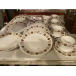 A COLLECTION OF ROYAL VALE DINNER WARE