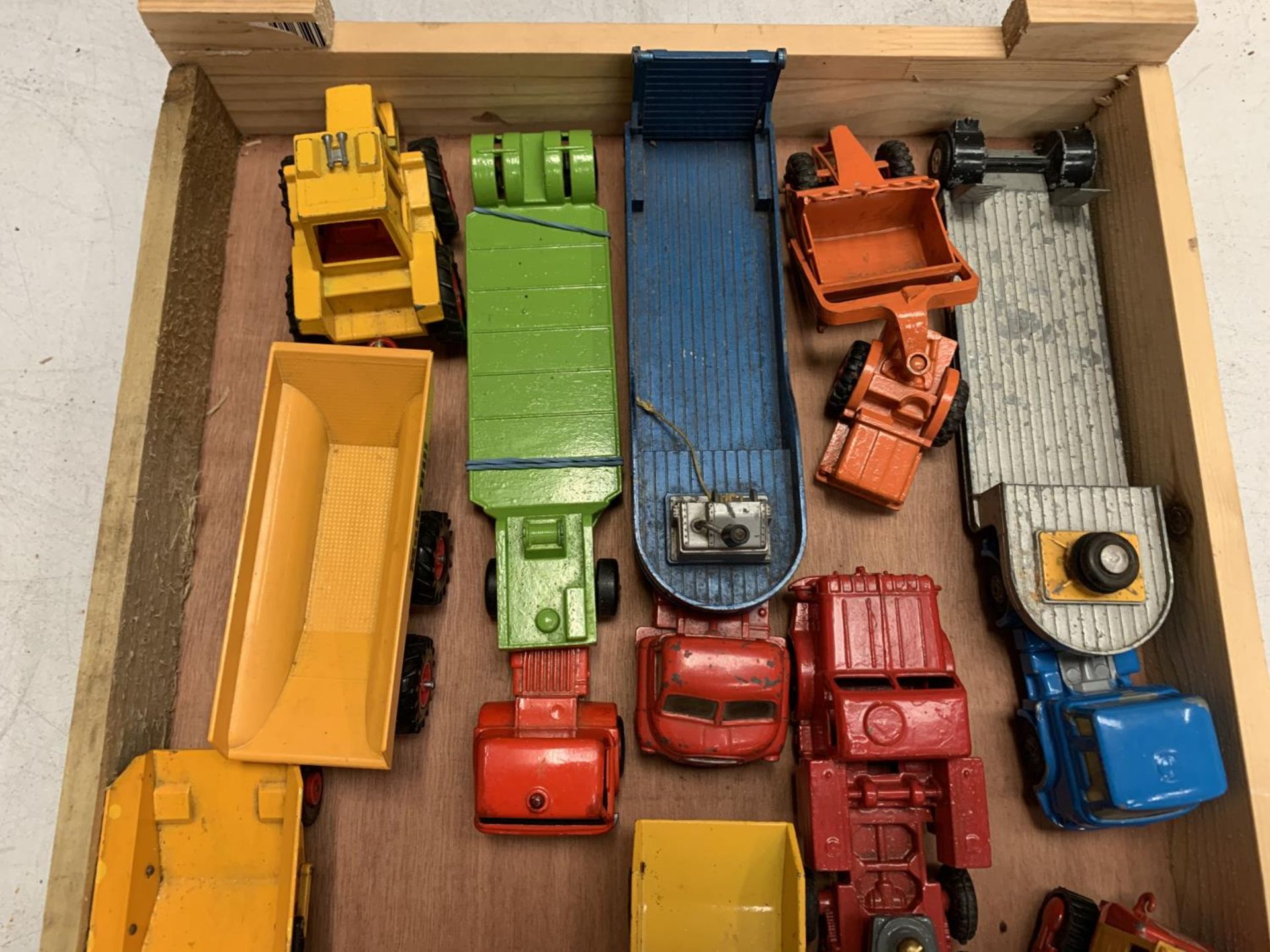 A COLLECTION OF CONSTRUCTION MODELS TO INCLUDE DINKY, CORGI, MATCHBOX, ETC - Image 4 of 4