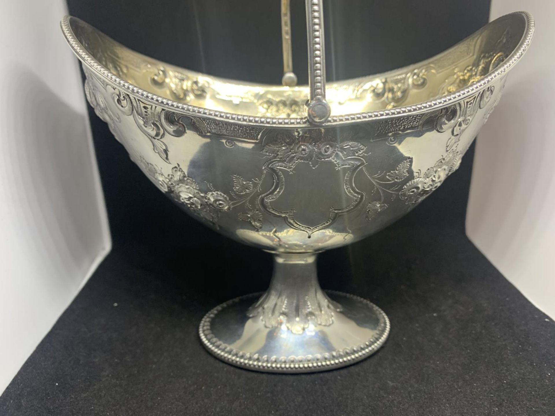 A HALLMARKED SHEFFIELD 1869 SILVER BON BON BASKET, MAKER MARTIN, HALL AND CO - GROSS WEIGHT 297 - Image 5 of 6