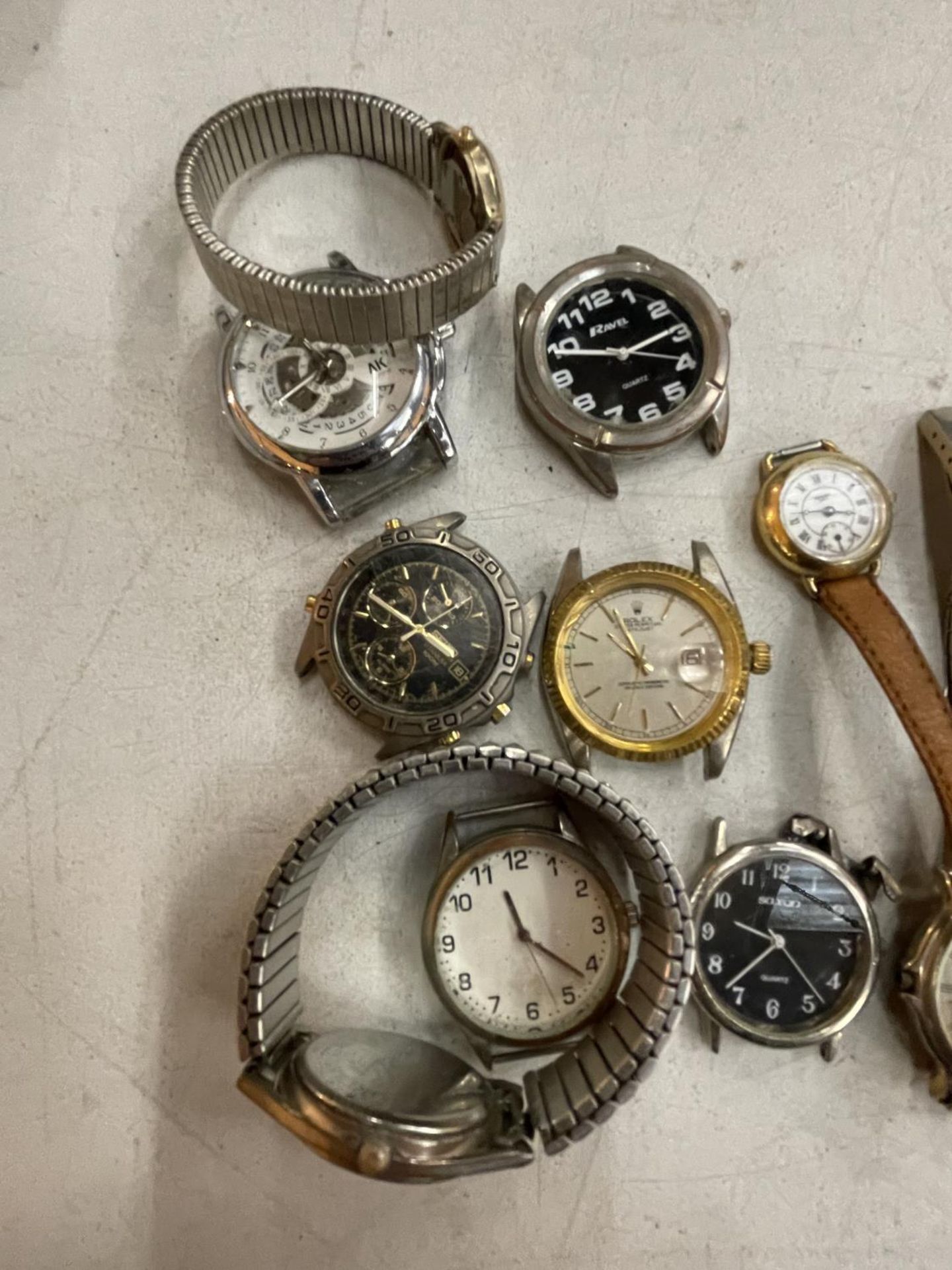 A QUANTITY OF WATCHES SOME REQUIRING STRAPS - Image 2 of 4