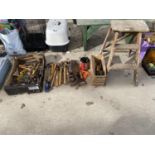 A LARGE QUANTITY OF VINTAGE HAND TOOLS TO INCLUDE A WOODEN STEP LADDER, HAMMERS AND SAWS ETC