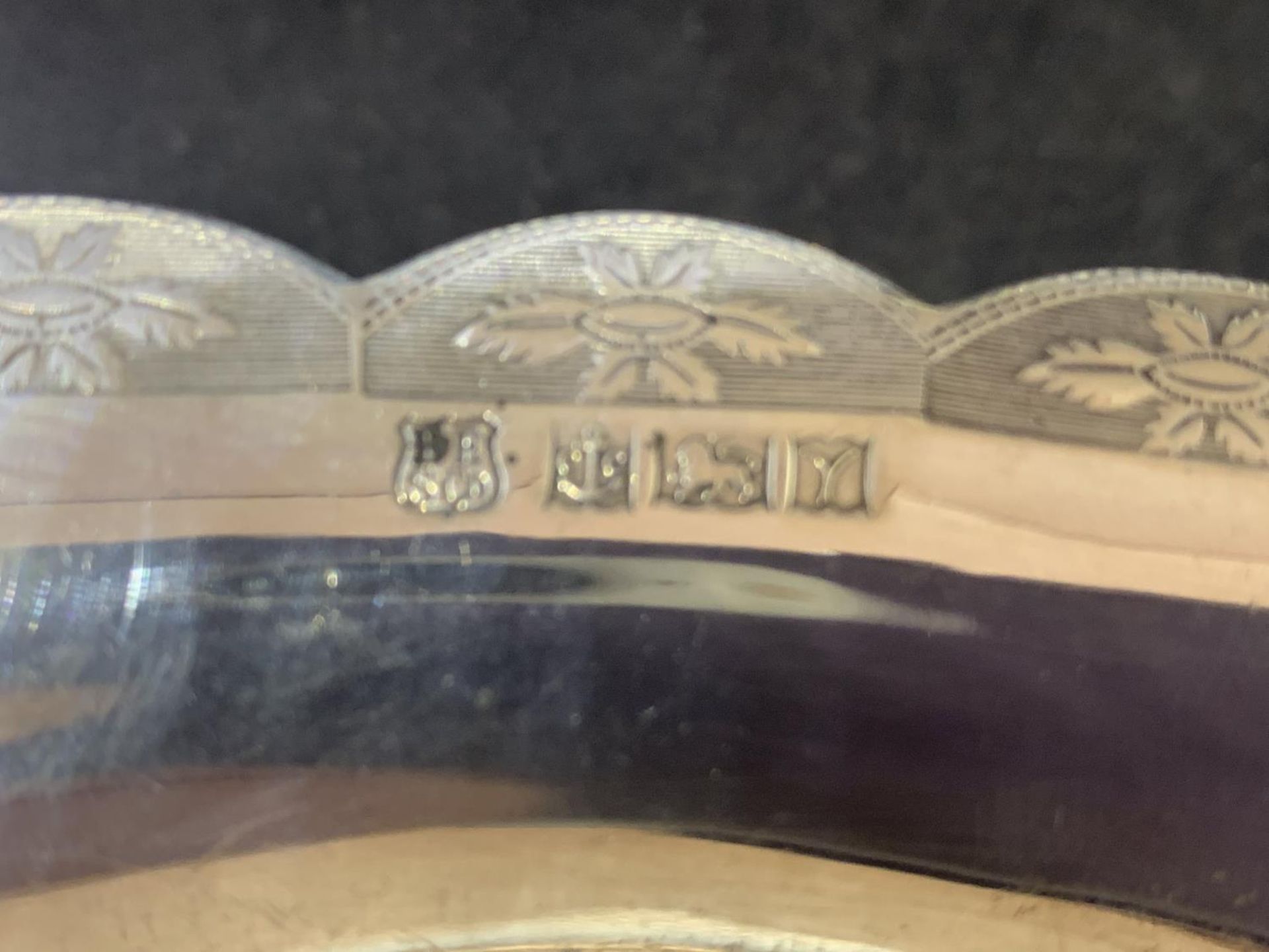 A HALLMARKED BIRMINGHAM 1973 SILVER FOOTED BOWL - 139 GRAMS, HEIGHT 6 CM, WIDTH 16 CM - Image 4 of 4