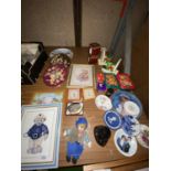 A SELECTION OF ASSORTED ITEMS TO INCLUDE RESIN NURSERY BOOKENDS, COLLECTABLE PLATES, A CLOWN