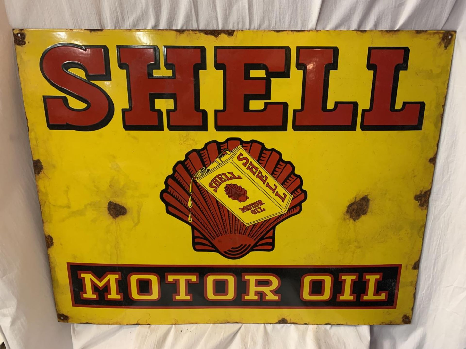 A LARGE METAL ENAMEL 'SHELL MOTOR OIL' SIGN 90CM X 70CM