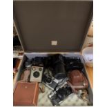 AN ASSORTMENT OF VINTAGE CAMERAS, CASES AND A FLASH ETC