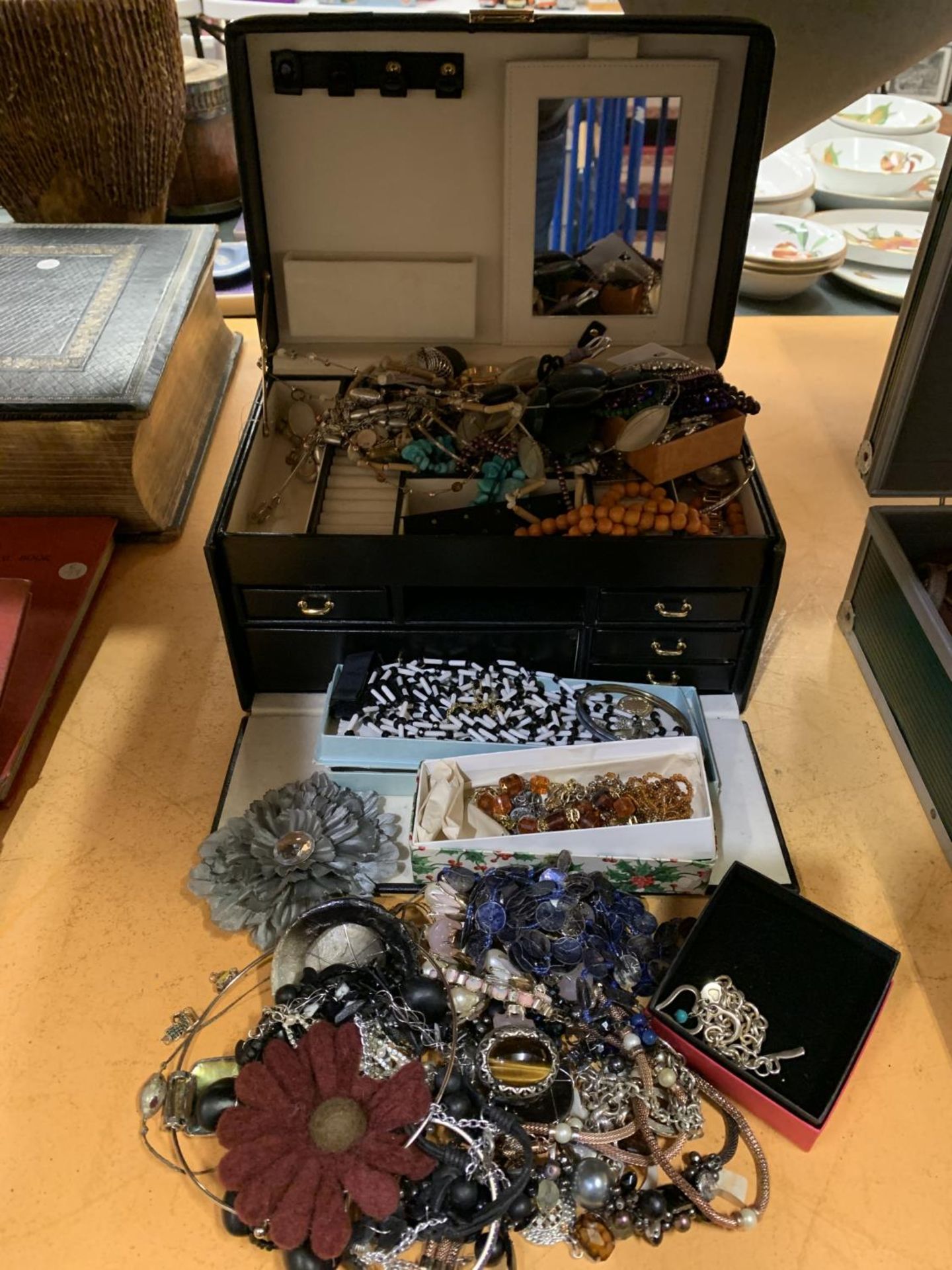 A LARGE QUANTITY OF COSTUME JEWELLERY