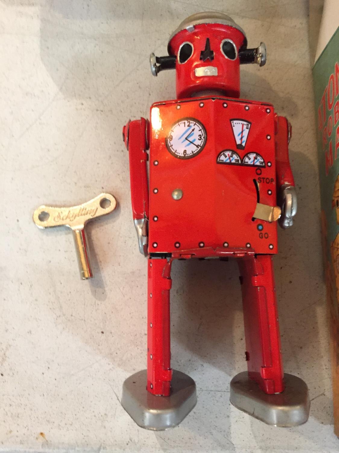 TWO BOXED SCHYLLING WIND UP 'ATOMIC ROBOT MAN' - BOTH WITH KEYS - Bild 2 aus 2