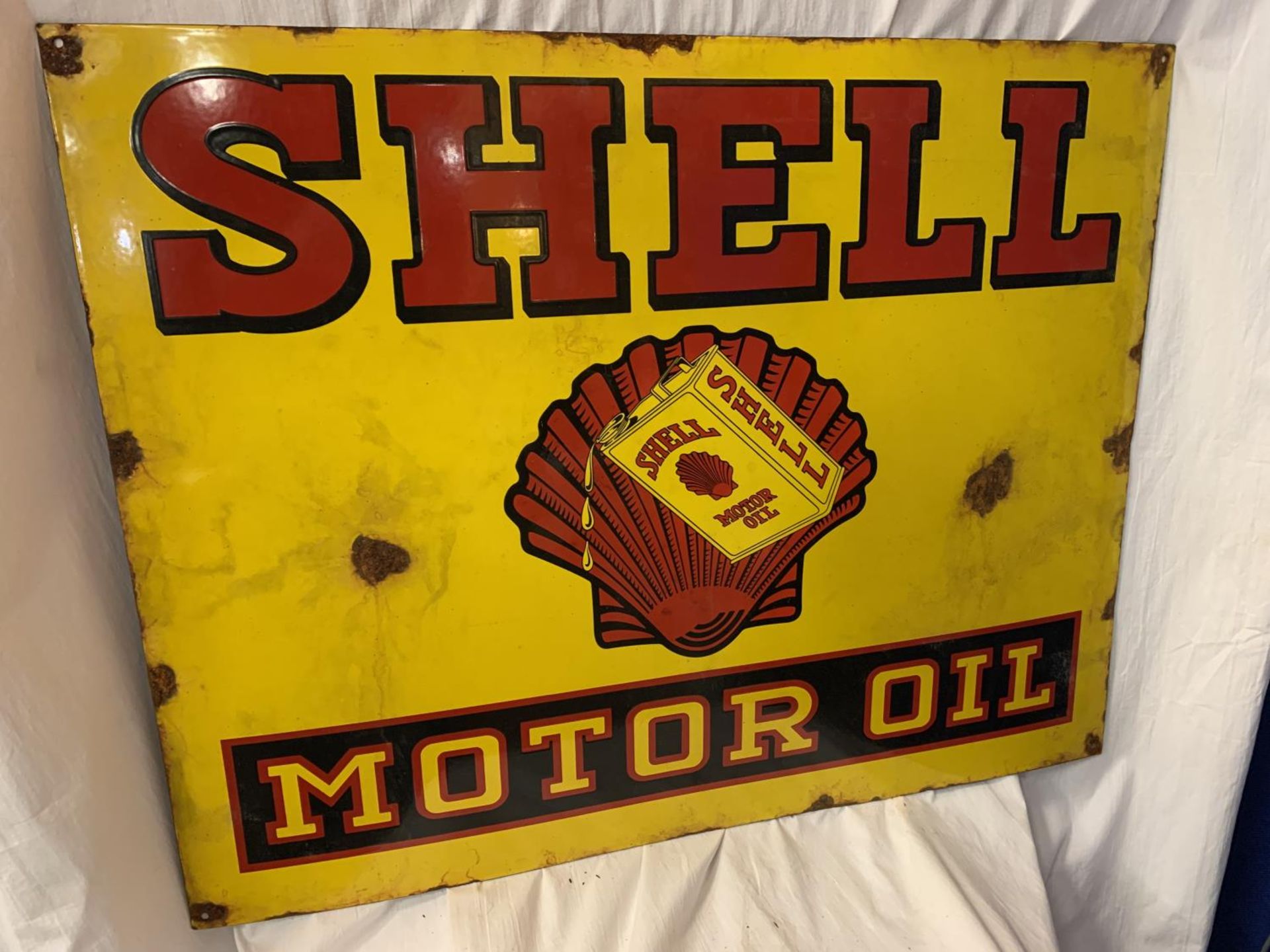 A LARGE METAL ENAMEL 'SHELL MOTOR OIL' SIGN 90CM X 70CM - Image 2 of 6