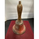 A VINTAGE 'HULL DOCKS' HAND BELL WITH WOODEN HANDLE (PLEASE NOTE NO CLAPPER)