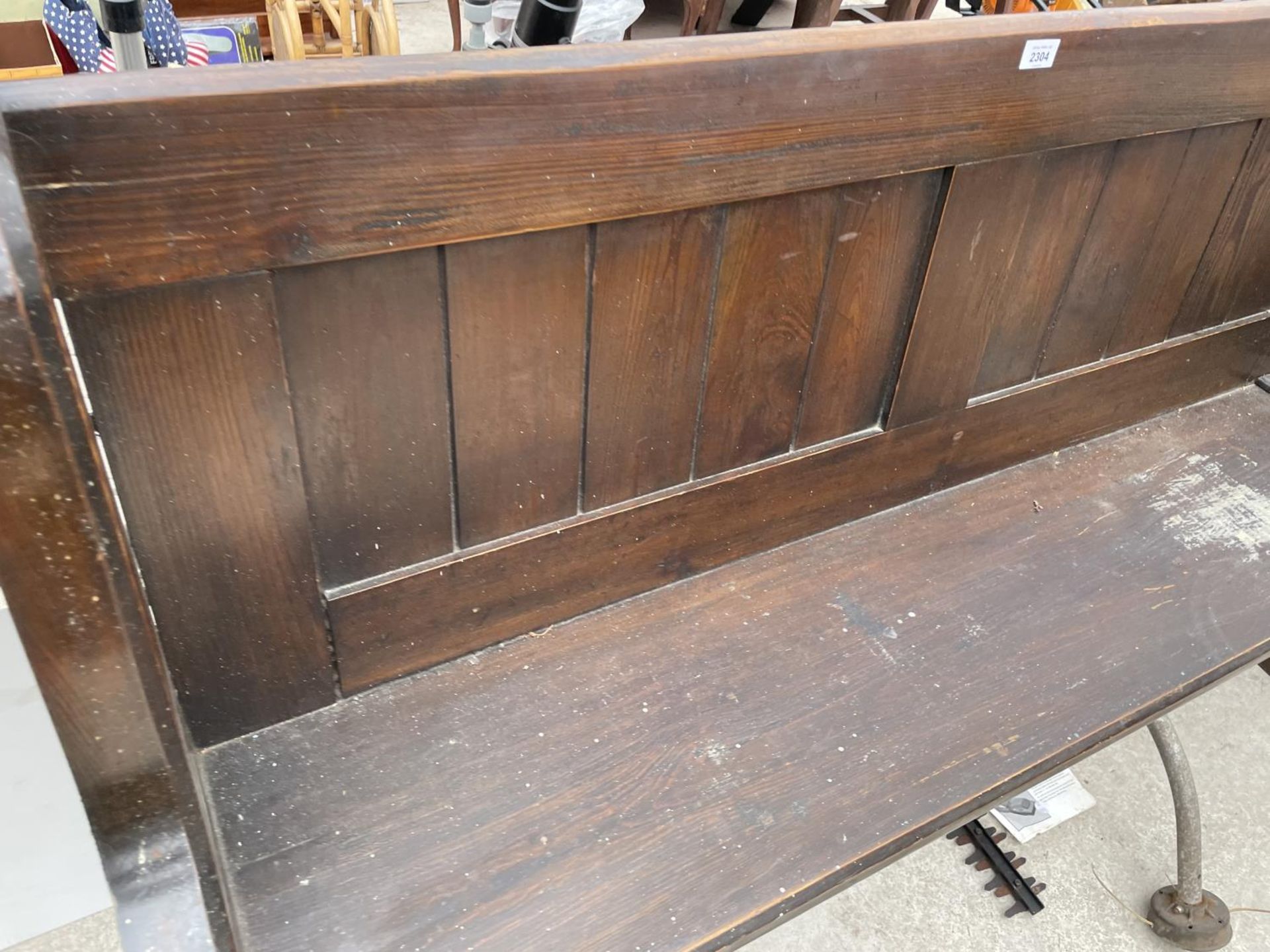 A VICTORIAN PITCH PINE PEW, 61" WIDE - Image 3 of 4