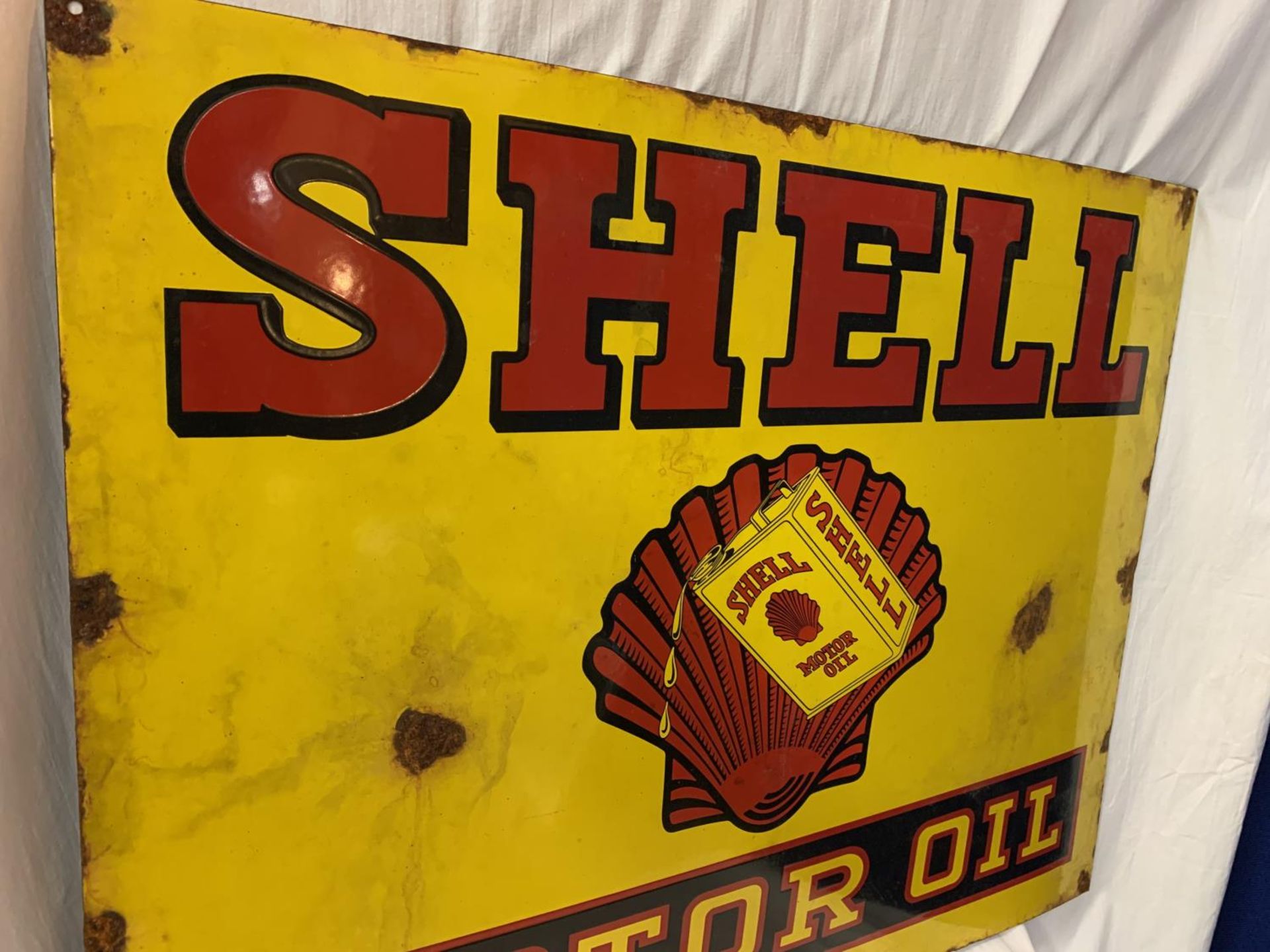 A LARGE METAL ENAMEL 'SHELL MOTOR OIL' SIGN 90CM X 70CM - Image 5 of 6