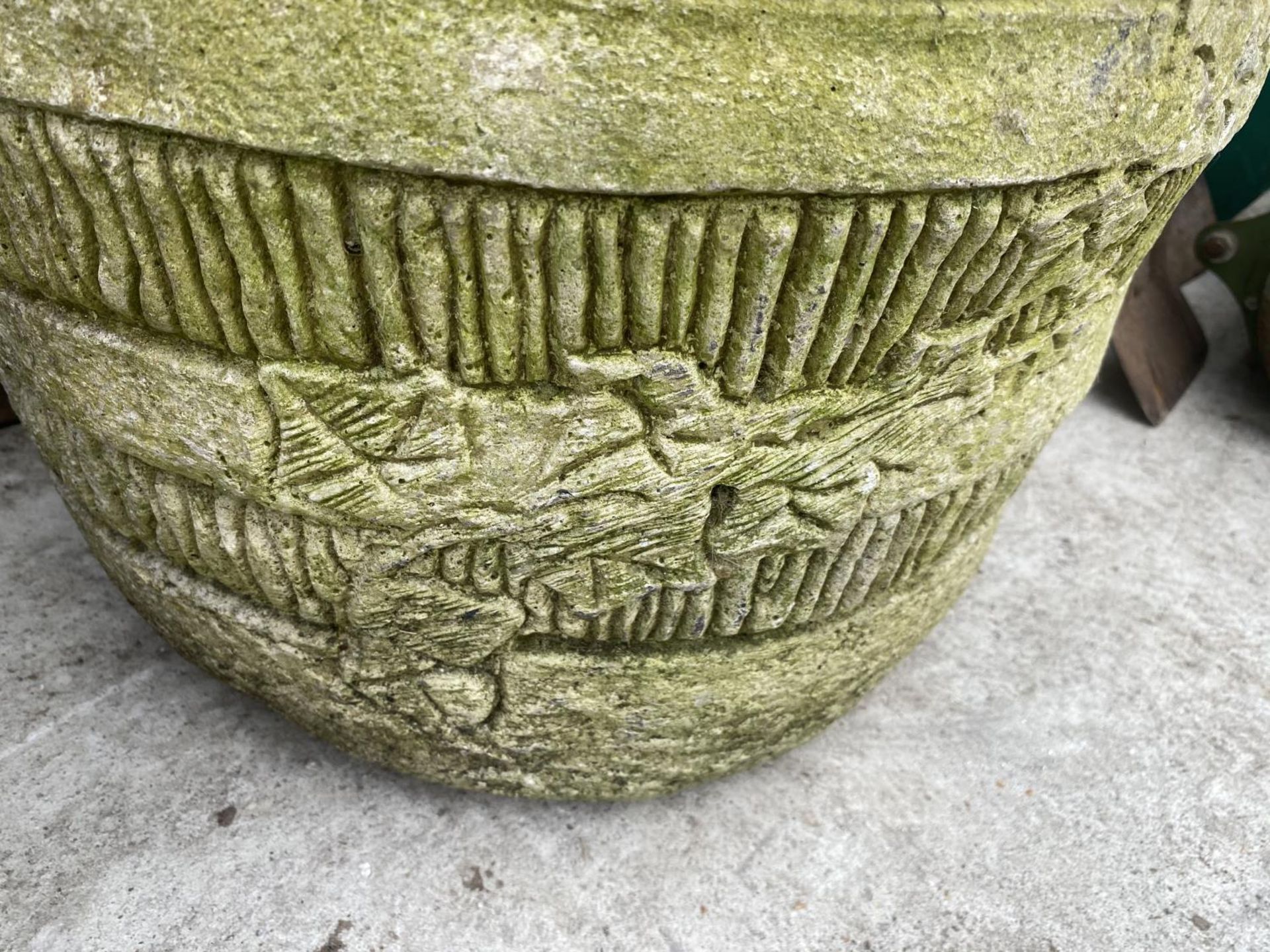 A STONE EFFECT PLANTER - Image 2 of 3