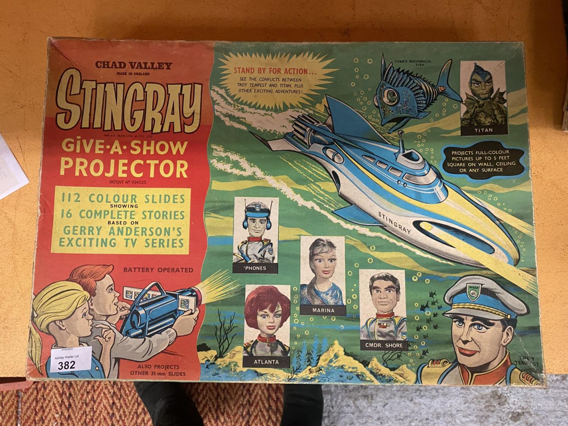 A BOXED VINTAGE CHAD VALLEY STINGRAY GIVE A SHOW PROJECTOR (COMPLETE) CIRCA 1965