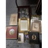 A COLLECTION OF PICTURES AND FRAMES TO INCLUDE A FRAMED HAND PAINTED POT LID AND A SMALL BRASS