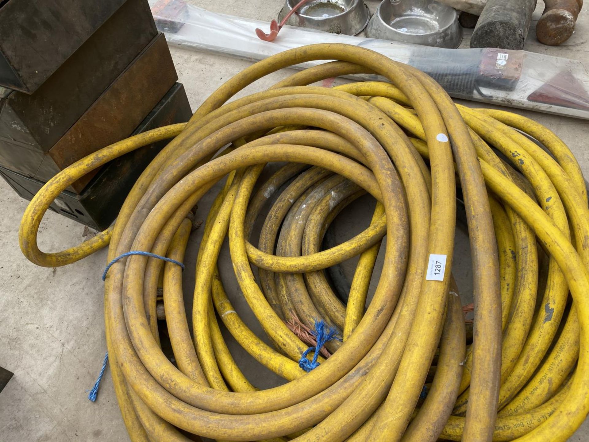 A LARGE QUANTITY OF AIR HOSE - Image 3 of 3