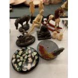 AN INTERESTING ASSORTMENT OF ITEMS TO INCLUDE A FIGURINE IN THE FORM OF A 1920s BATHER, BONE