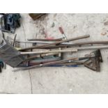 A LARGE QUANTITY OF GARDEN TOOLS TO INCLUDE RAKES, PICK AXE AND BRICK HOD ETC
