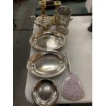 A SELECTION OF SILVER PLATE TO ALSO INCLUDE A PAIR OF BRASS CANDLESTICKS