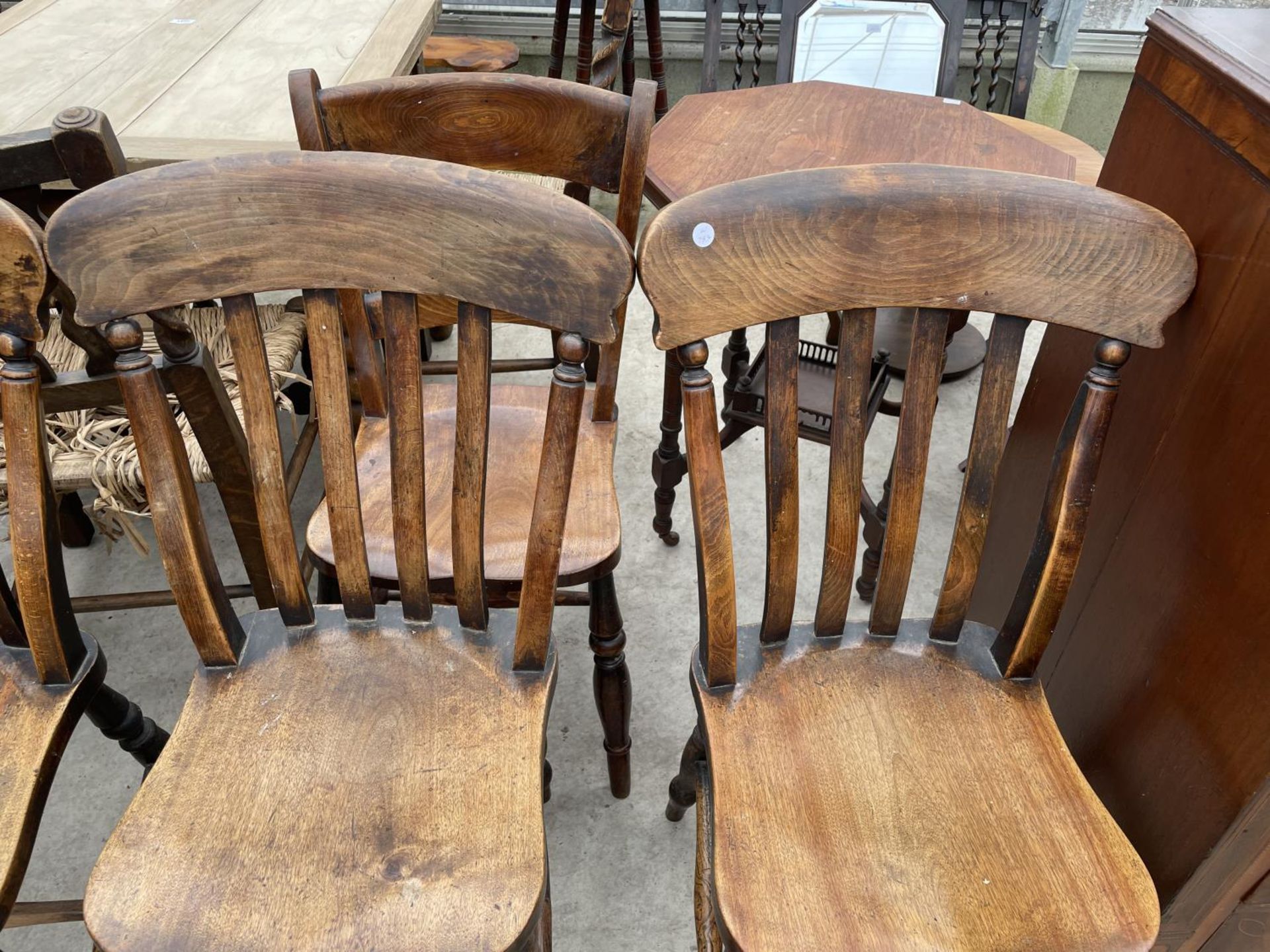 A SET OF FOUR VICTORIAN LATH-BACK KITCHEN CHAIRS - Image 4 of 6