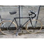 A VINTAGE TRIUMPH TOURISTE GENTS BIKE WITH 10 SPEED GEAR SYSTEM