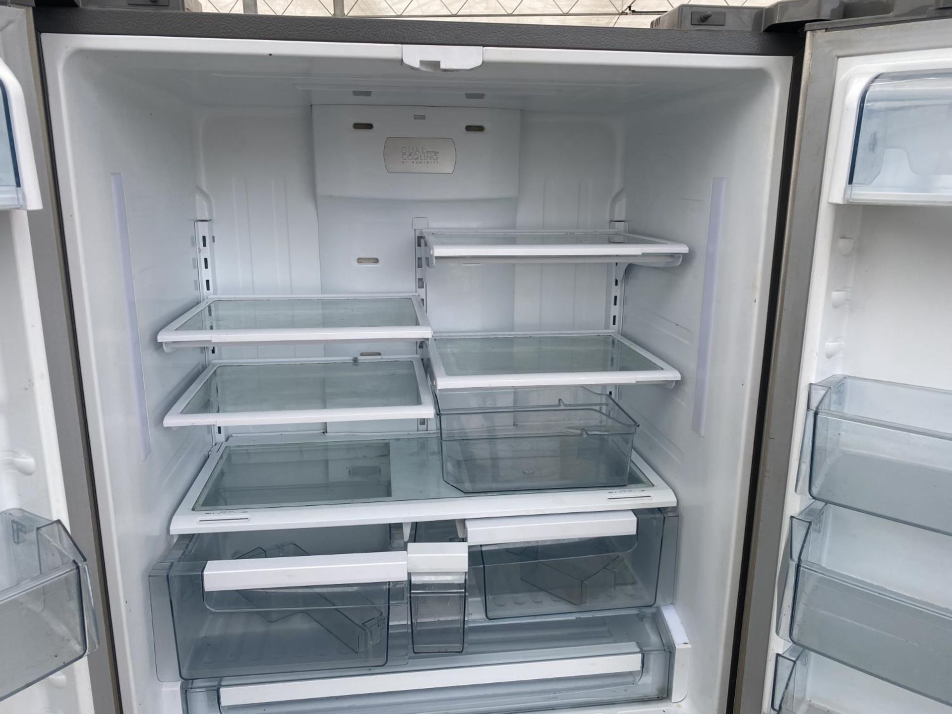 A SILVER BAUMATIC FRIDGE FREEZER WITH THE FREEZER COMPARTMENT BEING DRAWERS BELIEVED IN WORKING - Image 3 of 5