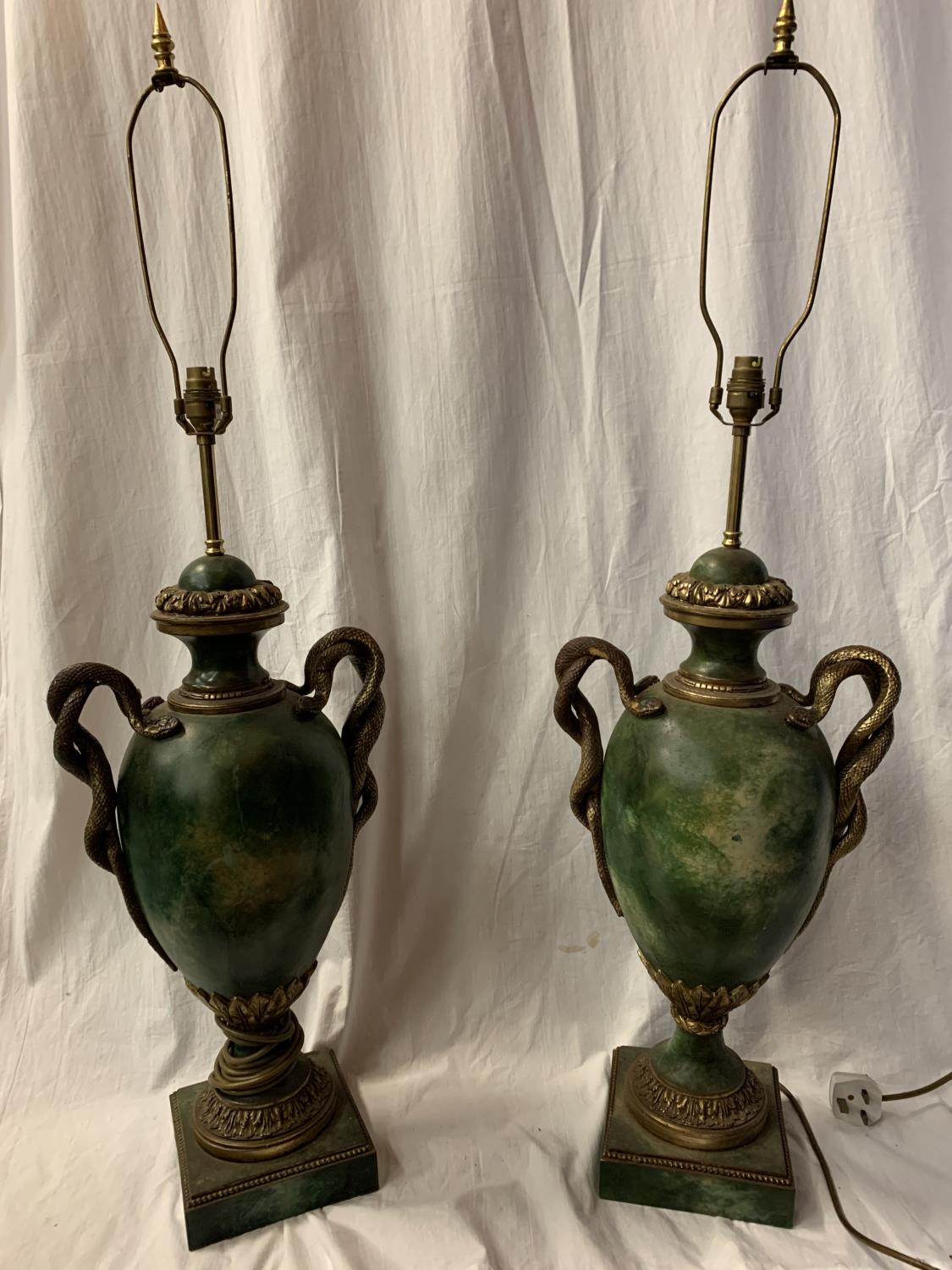 A PAIR OF LARGE GREEN URN SHAPED TABLE LAMPS WITH TWIN HANDLES IN THE FORM OF INTERTWINED SNAKES H:
