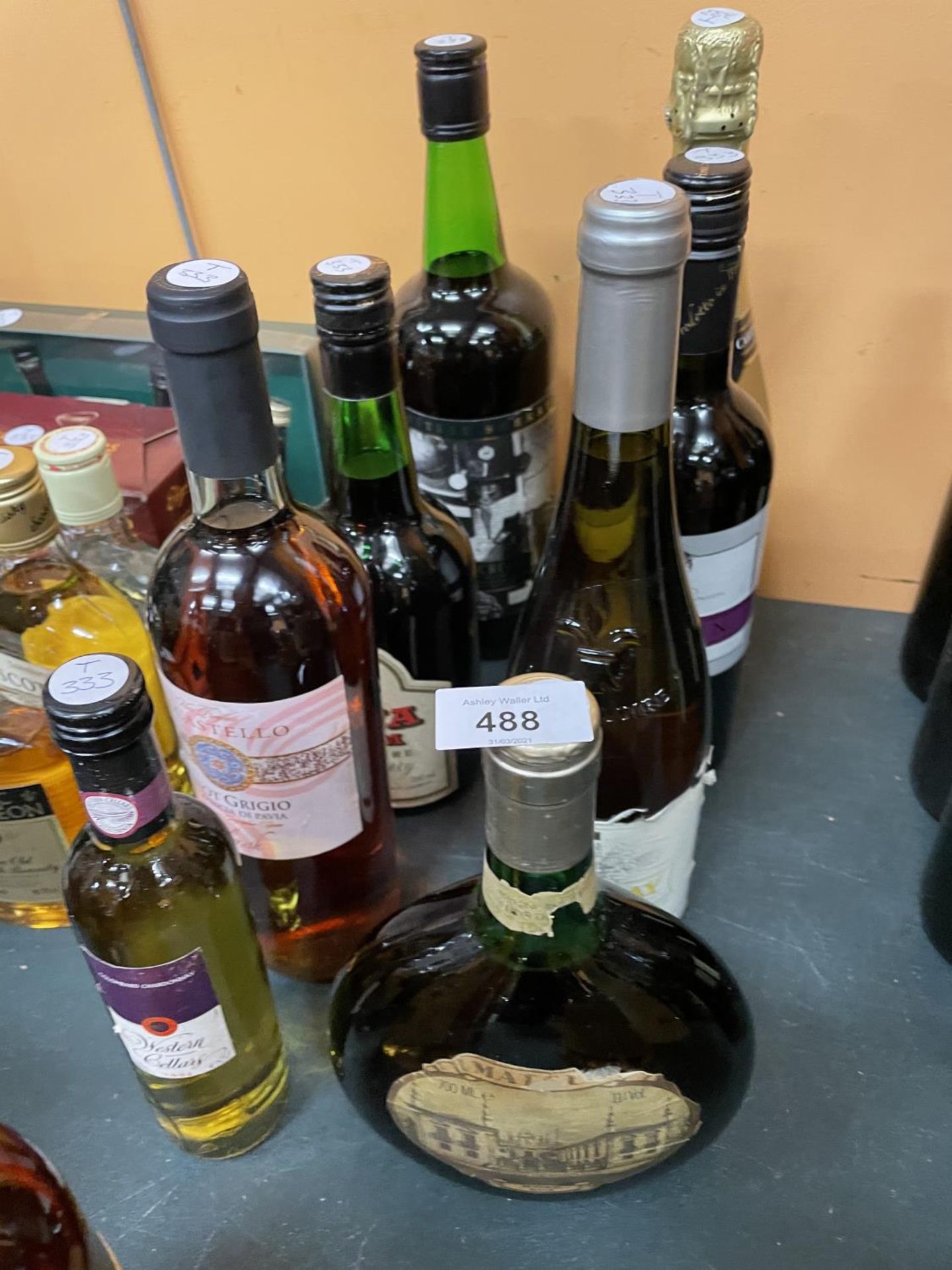 A QUANTITY OF WINES AND SHERRY TO INCLUDE MATEUS ROSE, DACASTELLA PINOT BLUSH AND EMVA CREAM FULL
