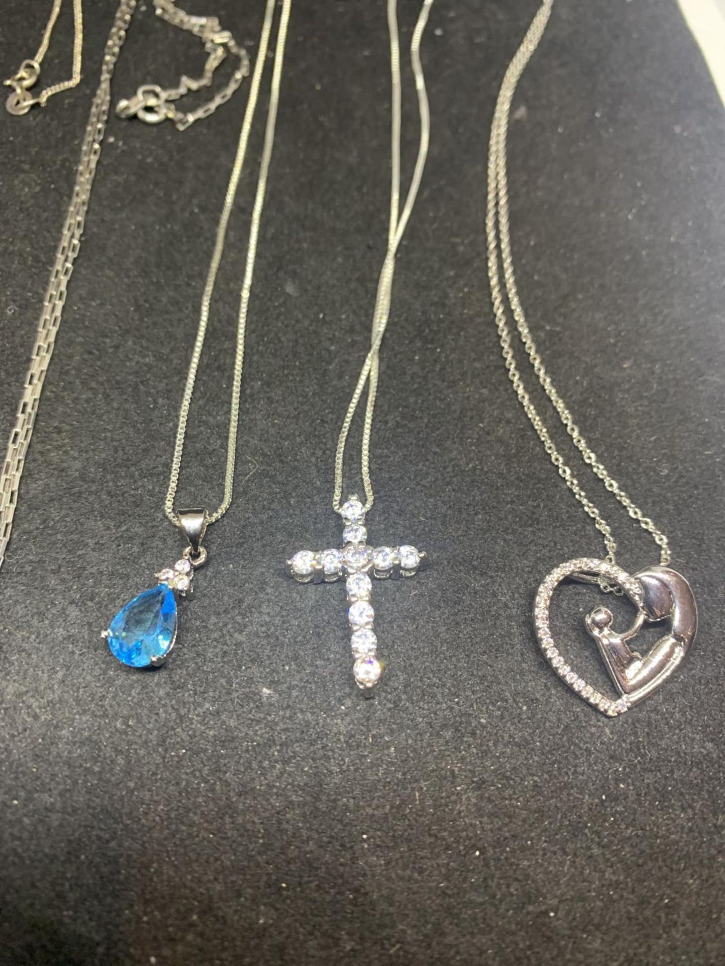 SIX MARKED SLIVER PENDANTS ON CHAINS TO INCLUDE A CLEAR STONE CROSS, HEART, BLUE STONE, PEARL ETC - Image 3 of 3