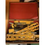 A WOODEN BOX OF VINTAGE MECCANO