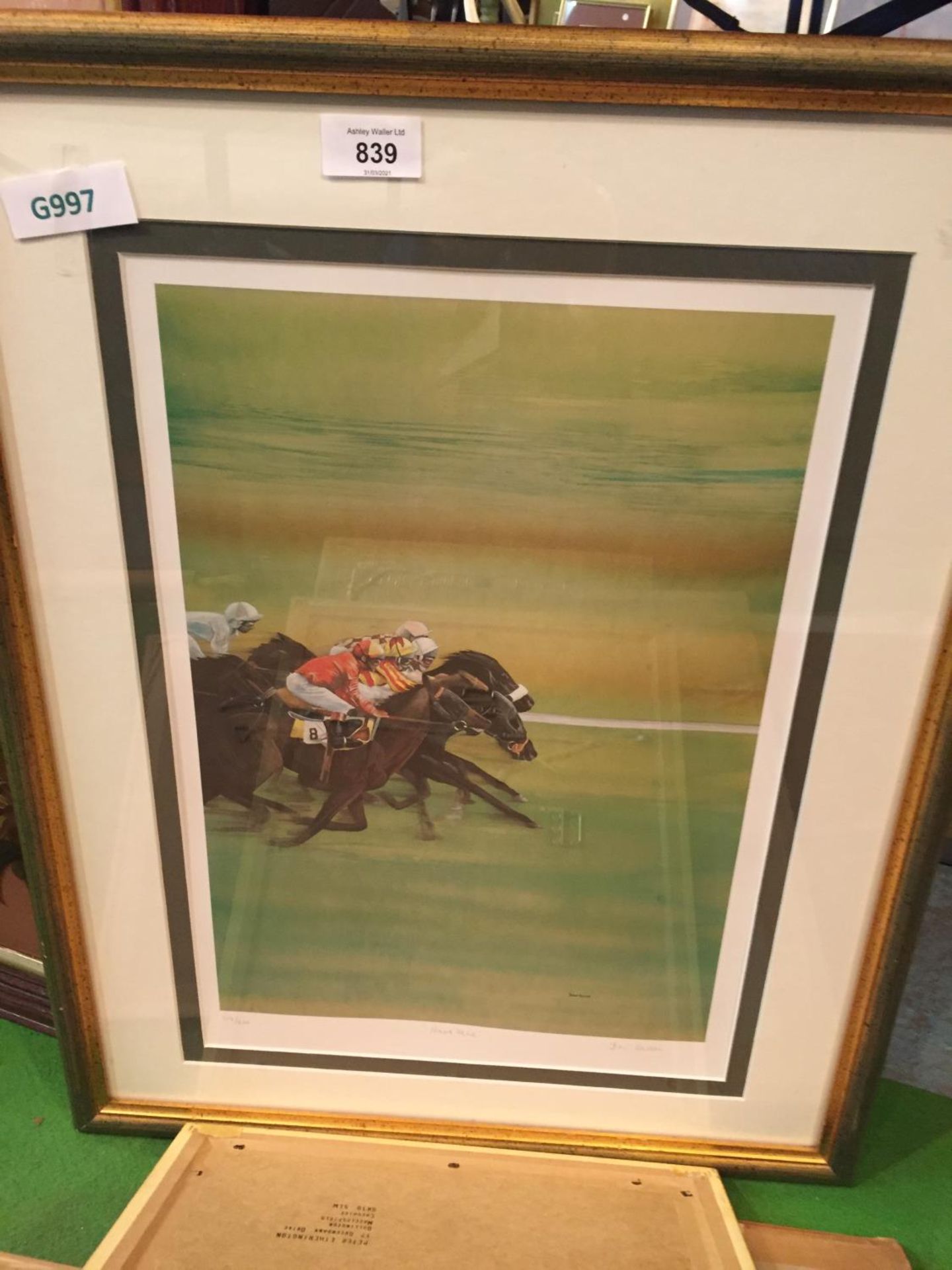 A LARGE COLLECTION OF VARIOUS FRAMED PICTURES TO INCLUDE SIGNED LIMITED EDITION HORSE RACING - Image 5 of 6