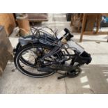 AN AS NEW AND UNUSED DAHON VITESSE D5 FOLDING BICYCLE (COMPLETE WITH PEDALS AND SEAT)