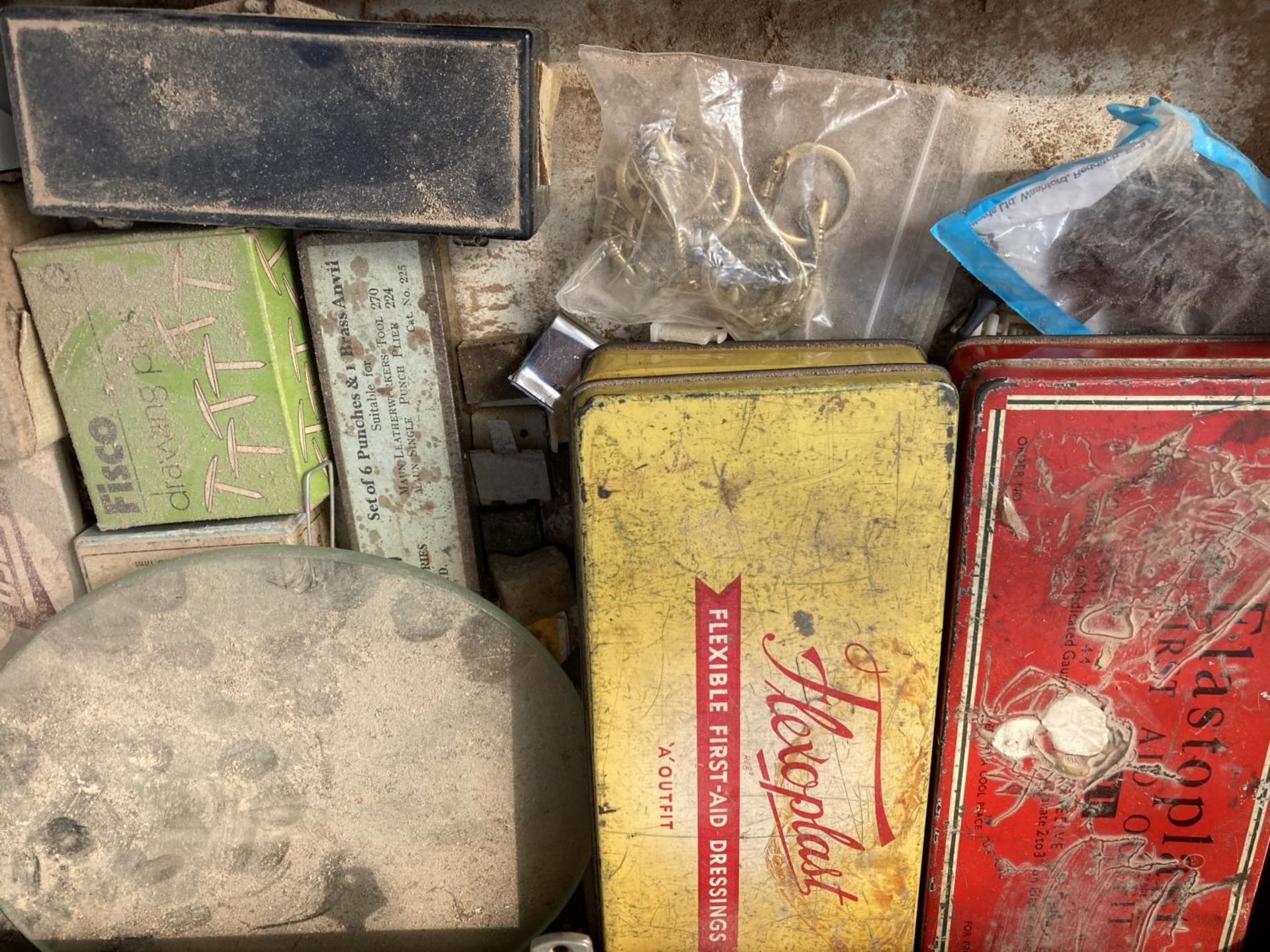 A LOCKABLE WOODEN TOOL SAFE WITH TEN DRAWERS CONTAINING DRILL BITS, SHEET METAL CUTTERS, RIVETS SETS - Image 3 of 6