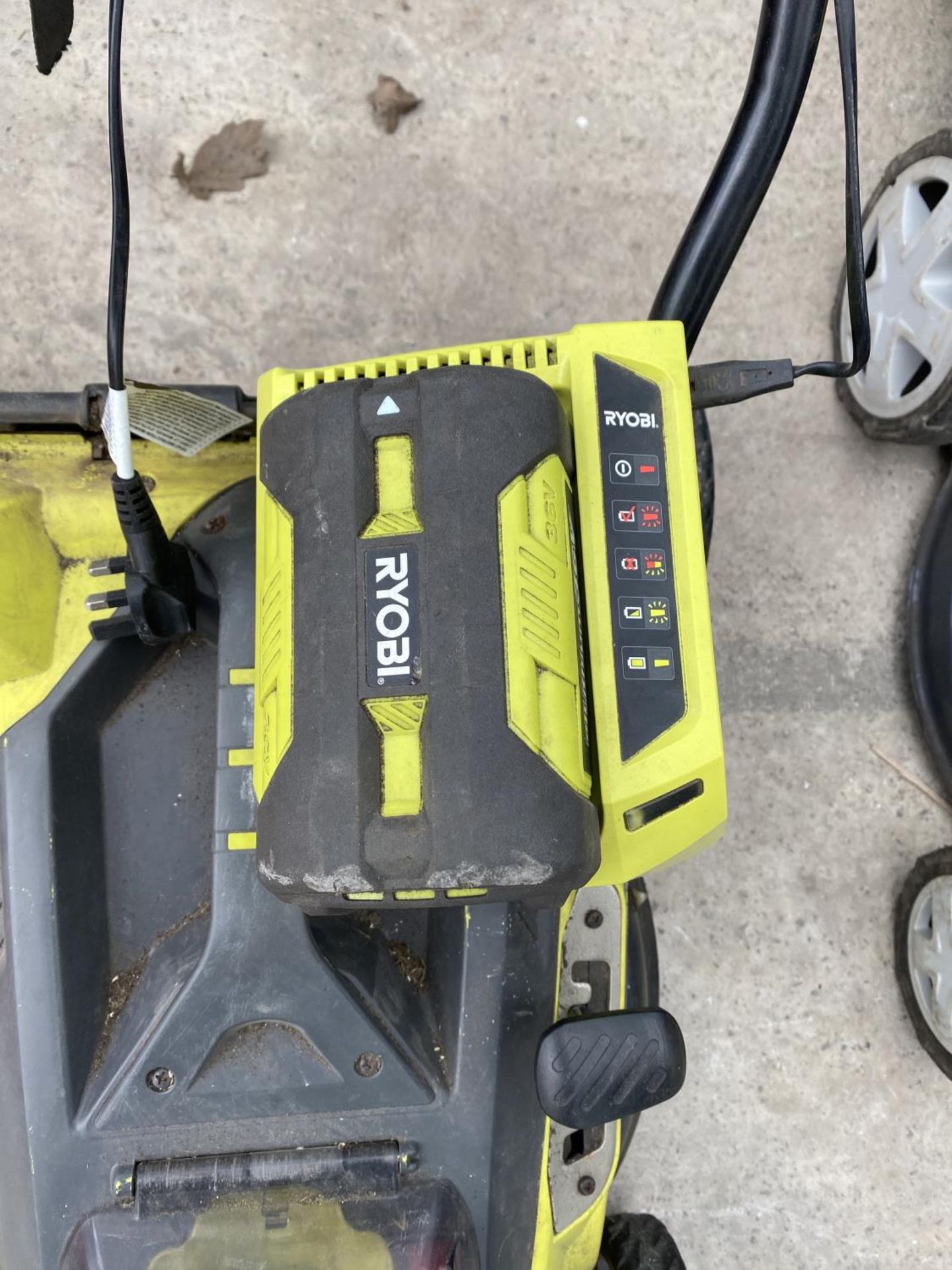 A CORDLESS RYOBI 36V MOWER WITH CHARGER AND BATTERY NO VAT - Image 3 of 4