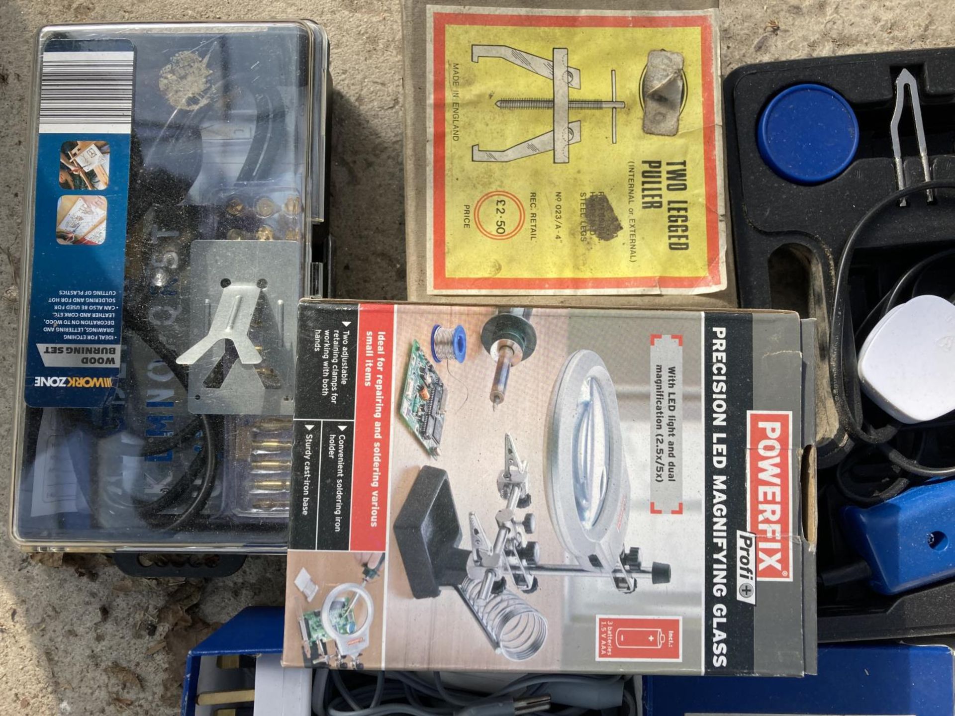 VARIOUS ITEMS TO INCLUDE A DRAPER SOLDERING KIT, PRESISION MAGNIFYING GLASS, CATAPULT ETC NO VAT