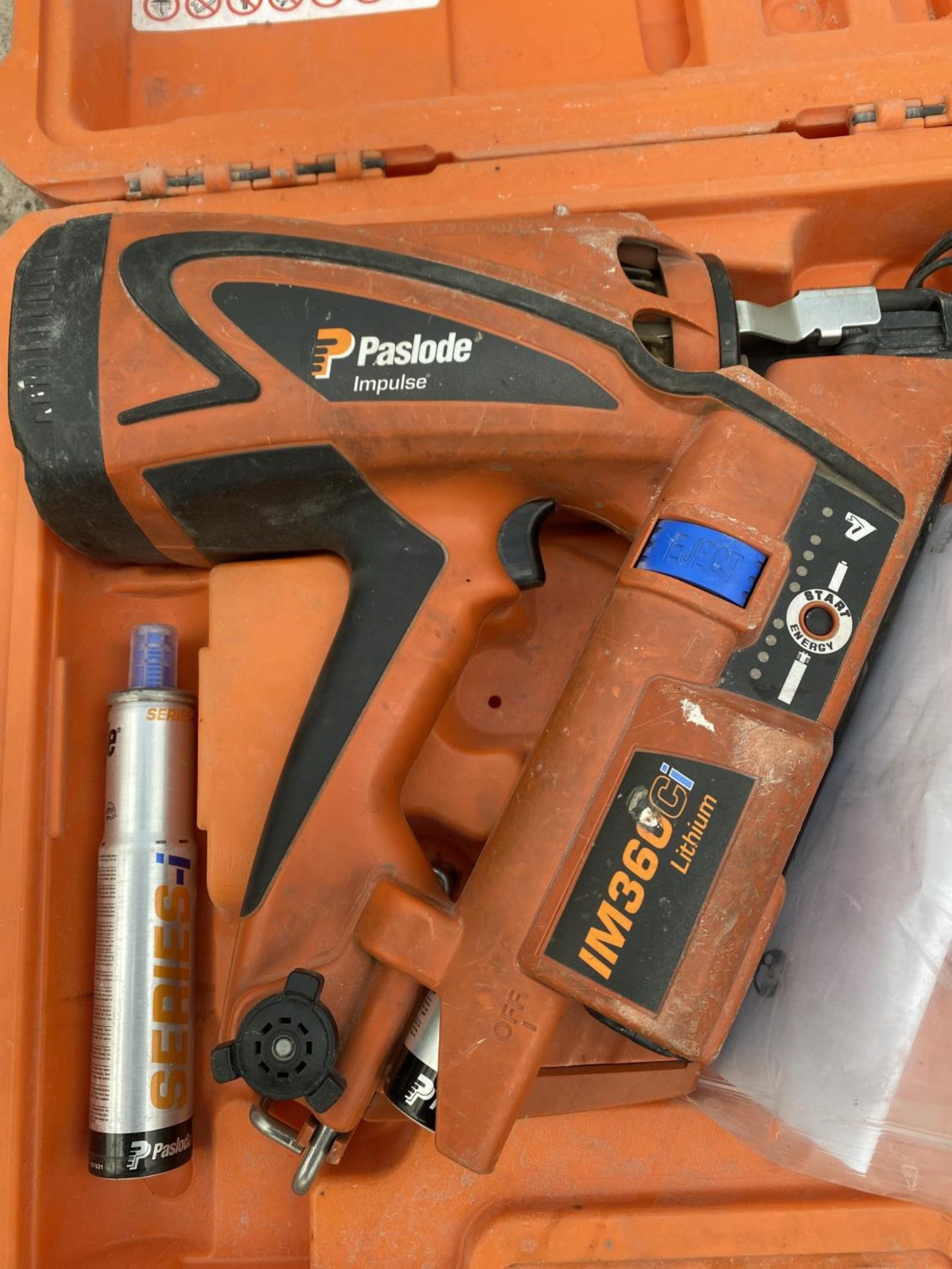 A PASLODE IMPULSE IM 360C1 NAIL GUN - N0 VAT - Image 3 of 5