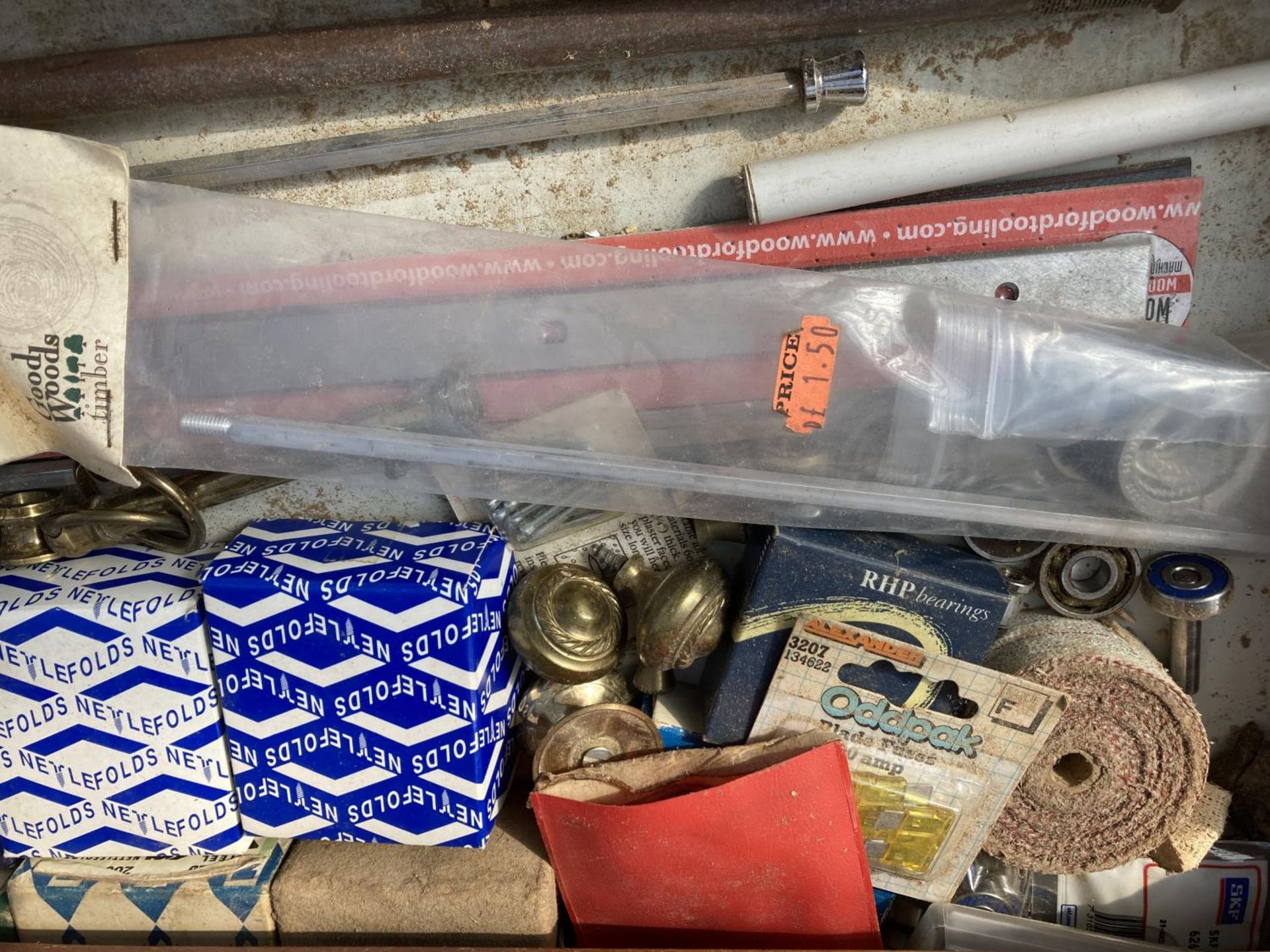 A LOCKABLE WOODEN TOOL SAFE WITH TEN DRAWERS CONTAINING DRILL BITS, SHEET METAL CUTTERS, RIVETS SETS - Image 4 of 6