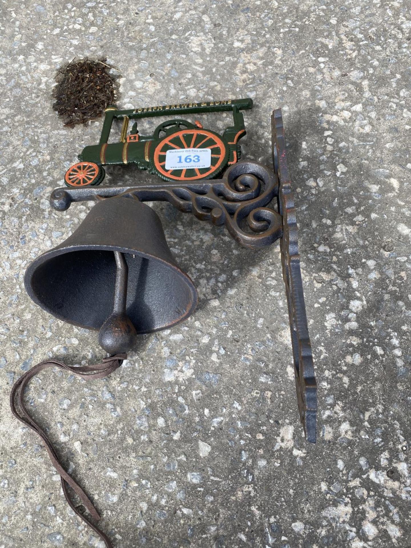 ORNAMENTAL BELL DEPICTING A TRACTION ENGINE + VAT