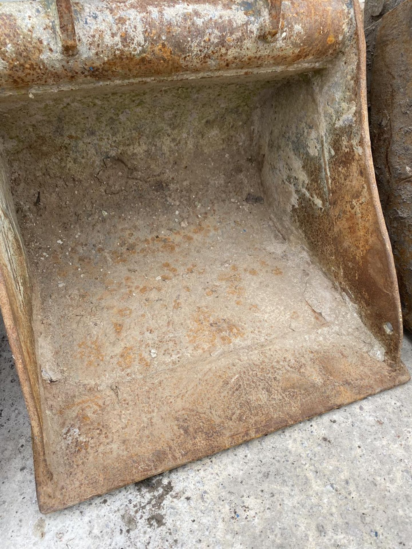 A DIGGER BUCKET 18" - N0 VAT - Image 2 of 4