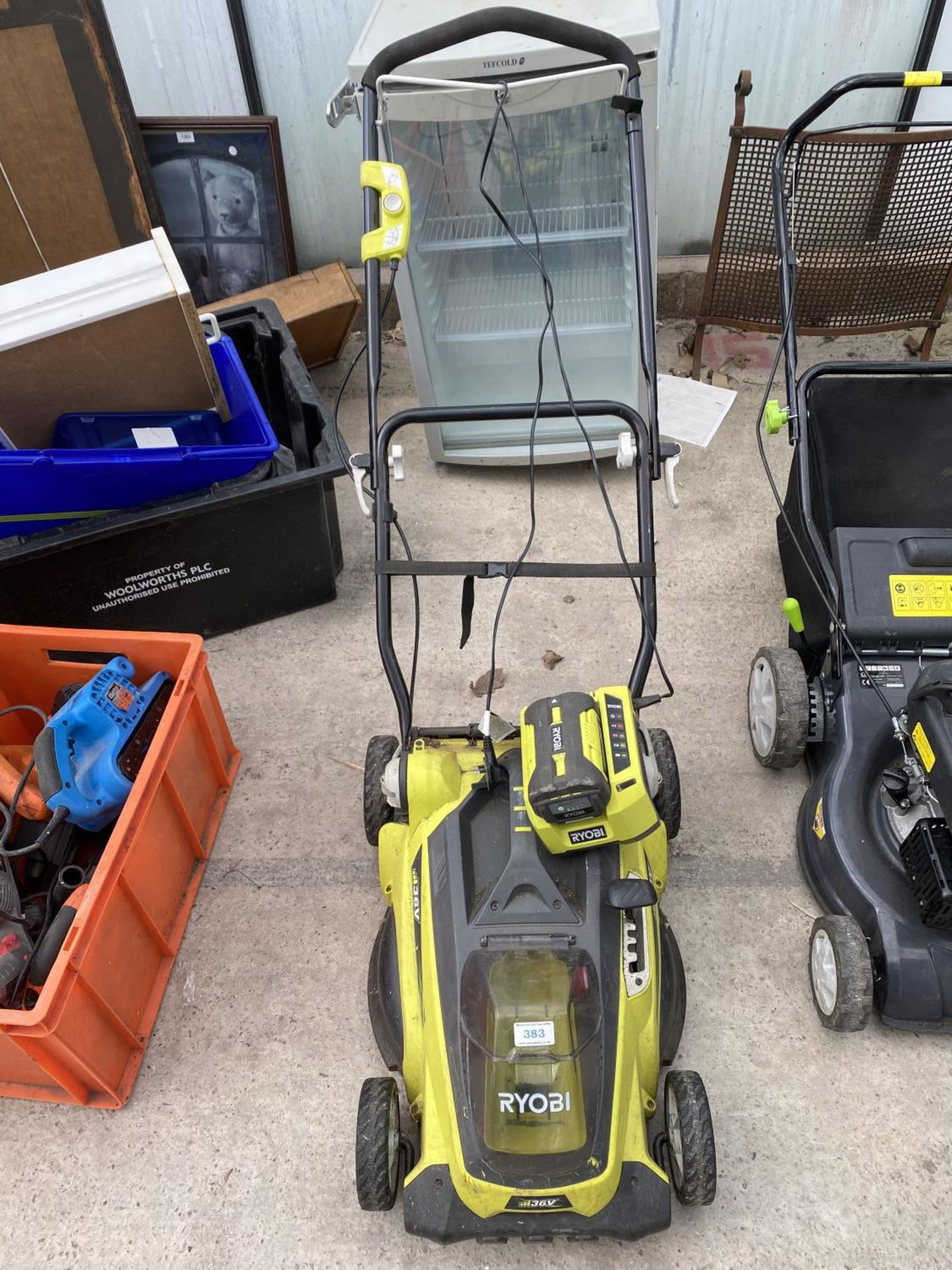 A CORDLESS RYOBI 36V MOWER WITH CHARGER AND BATTERY NO VAT