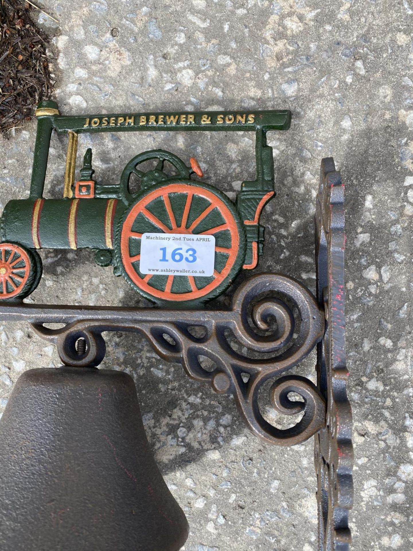 ORNAMENTAL BELL DEPICTING A TRACTION ENGINE + VAT - Image 2 of 2