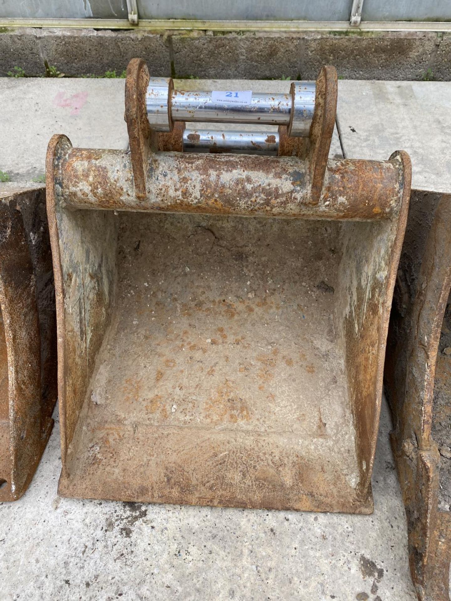 A DIGGER BUCKET 18" - N0 VAT